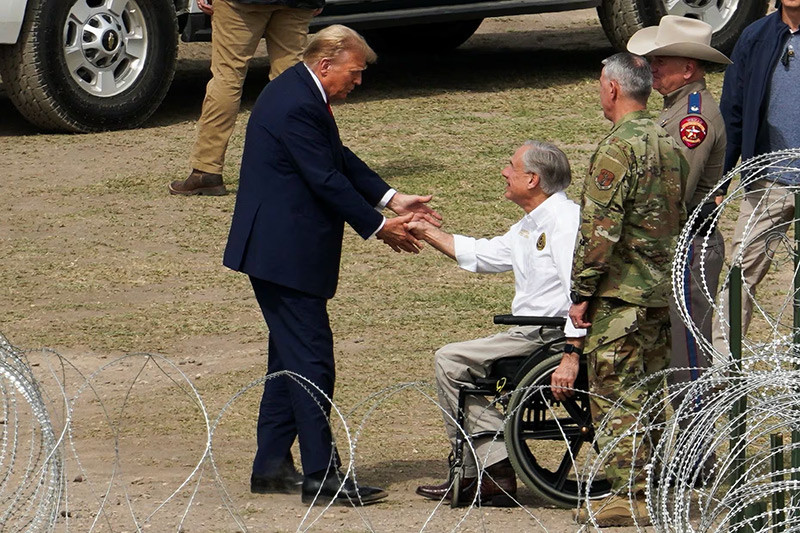 Chùm ảnh Tổng thống Biden và ông Trump thăm biên giới phía Nam Hoa Kỳ