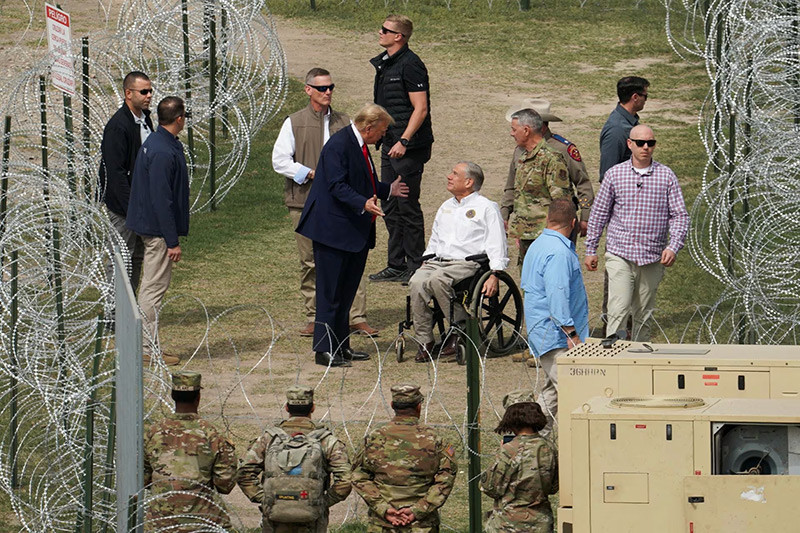 Chùm ảnh Tổng thống Biden và ông Trump thăm biên giới phía Nam Hoa Kỳ