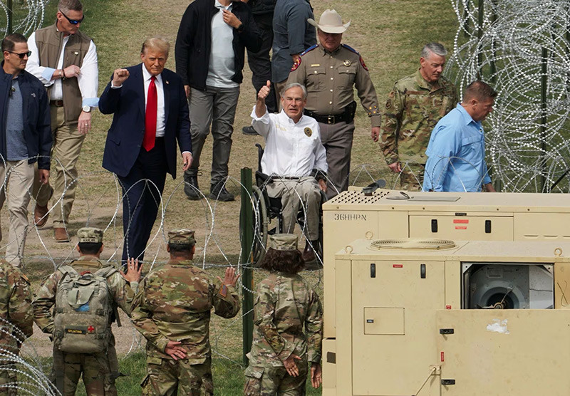 Chùm ảnh Tổng thống Biden và ông Trump thăm biên giới phía Nam Hoa Kỳ