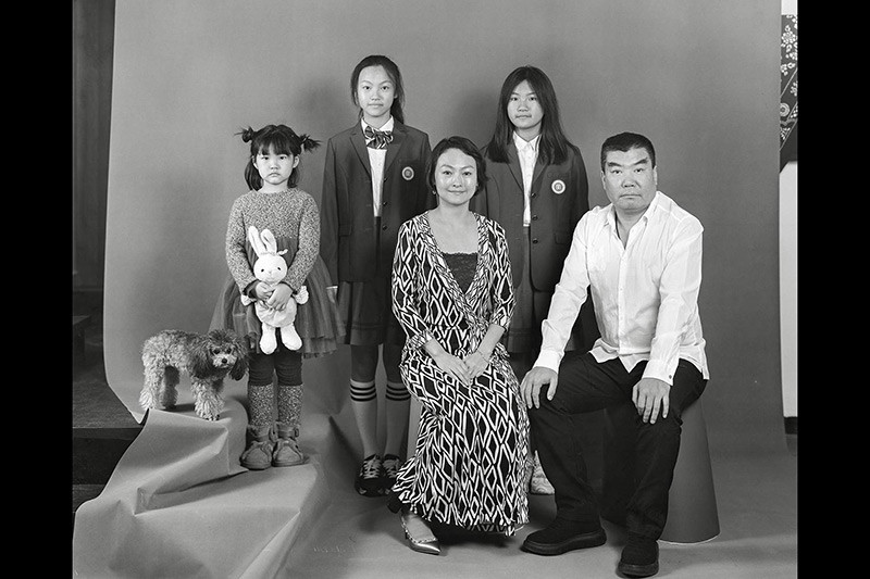 Bức chân dung gia đình “Chúng ta vẫn bên nhau” trở thành bức ảnh đẹp nhất hạng mục “Châu Á - Những dự án”. Công bố các tác phẩm đoạt giải Ảnh Báo chí Thế giới năm 2024