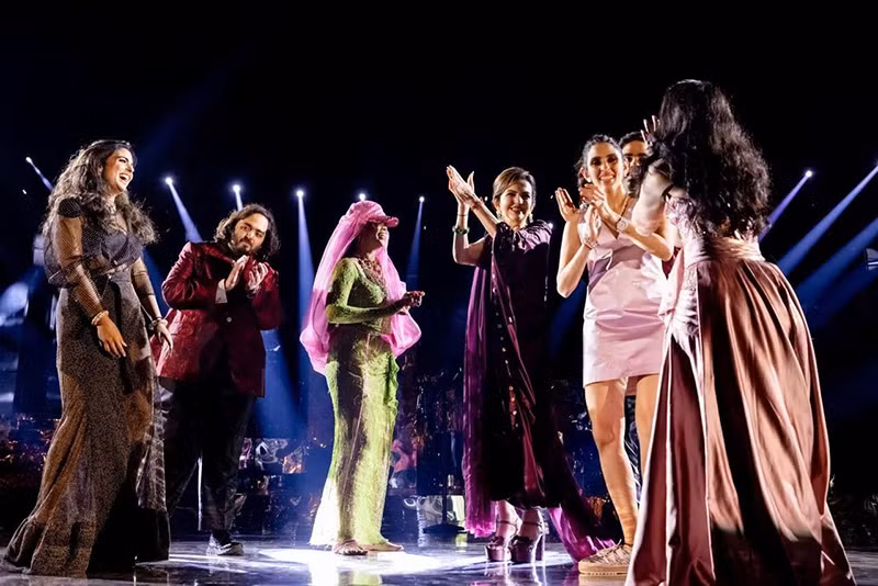 Chùm ảnh người nổi tiếng trong tiệc trước đám cưới xa hoa của con tỷ phú ở Ấn Độ