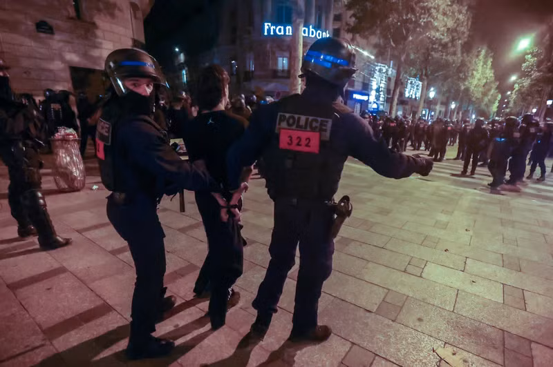 Chùm ảnh thêm hàng trăm người bị bắt trong bạo loạn ở Pháp