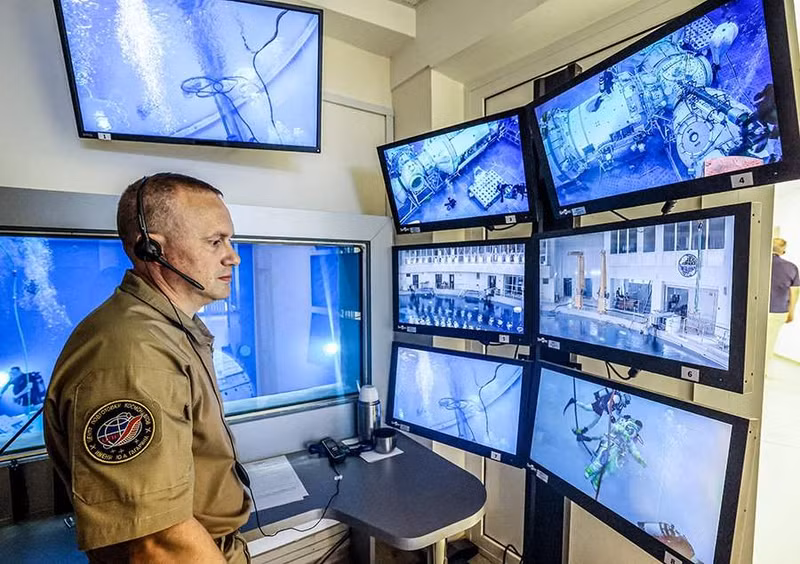 Chùm ảnh cách đào tạo đặc biệt cho phi hành gia dưới nước