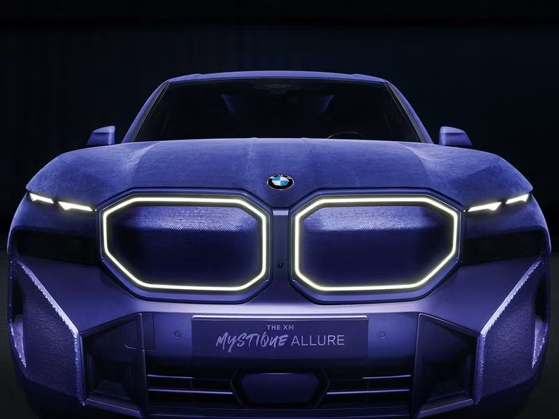 Chùm ảnh XM Mystique Allure của BMW lấy cảm hứng từ Naomi Campbell