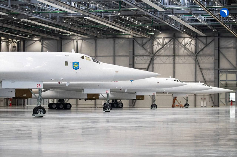 Hình ảnh ông Putin vào buồng lái máy bay ném bom Tu-160M