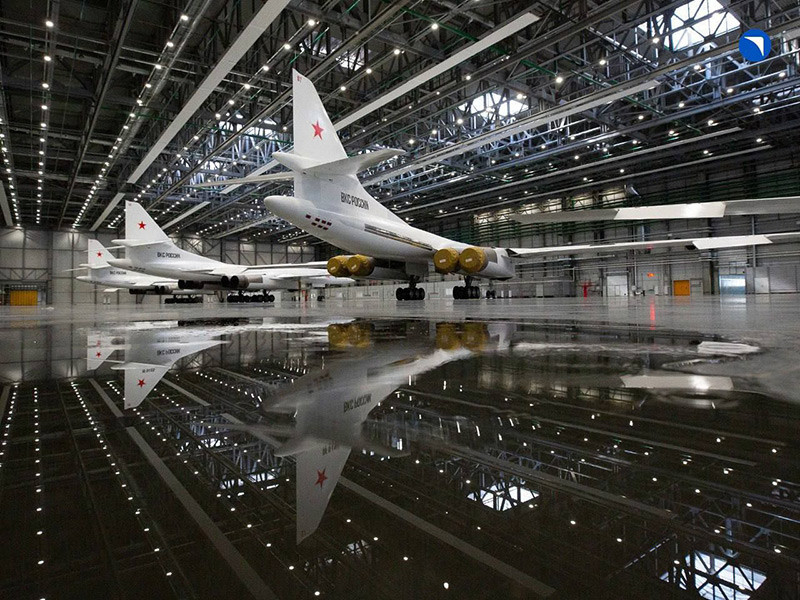 Hình ảnh ông Putin vào buồng lái máy bay ném bom Tu-160M