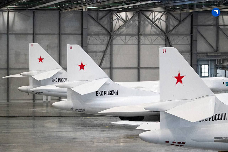 Hình ảnh ông Putin vào buồng lái máy bay ném bom Tu-160M