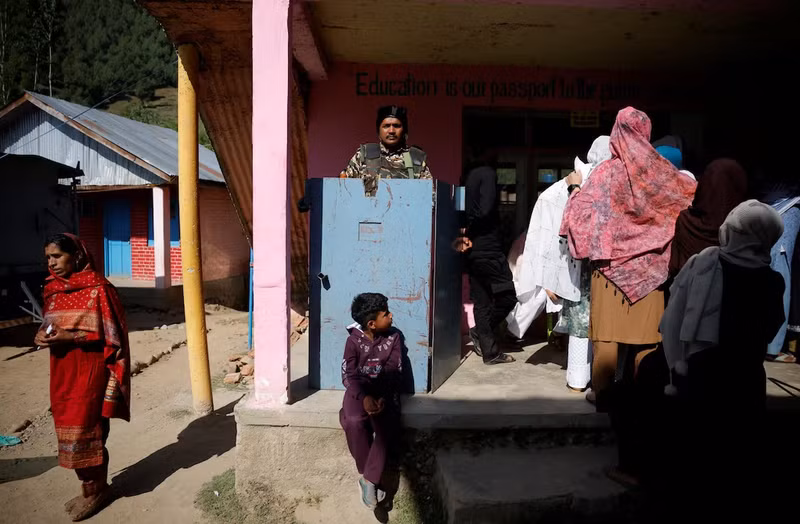 Cuộc bầu cử lớn nhất thế giới đối mặt với thách thức từ ông trời