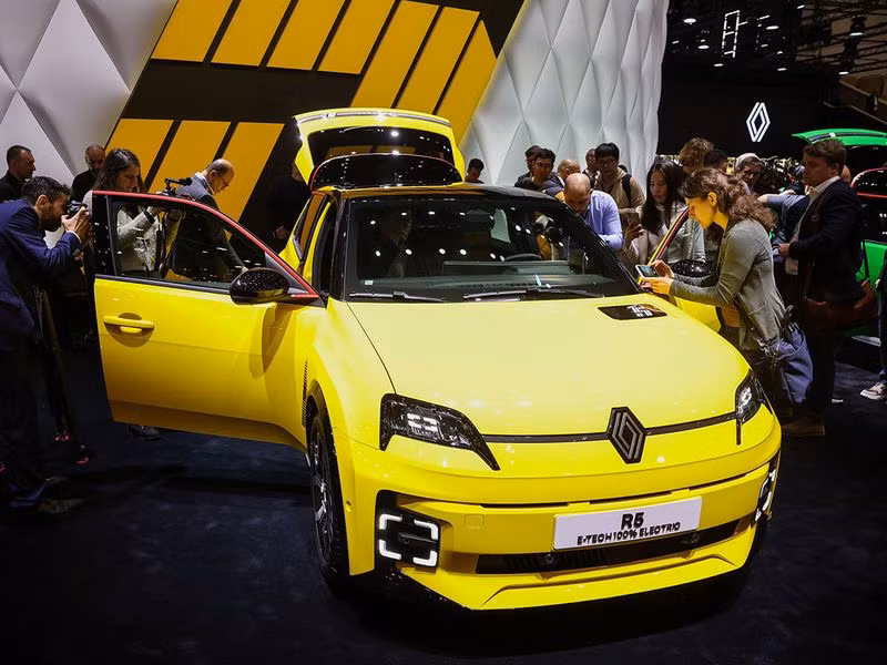 Chùm ảnh triển lãm ô tô quốc tế Geneva sau 5 năm bị trì hoãn 