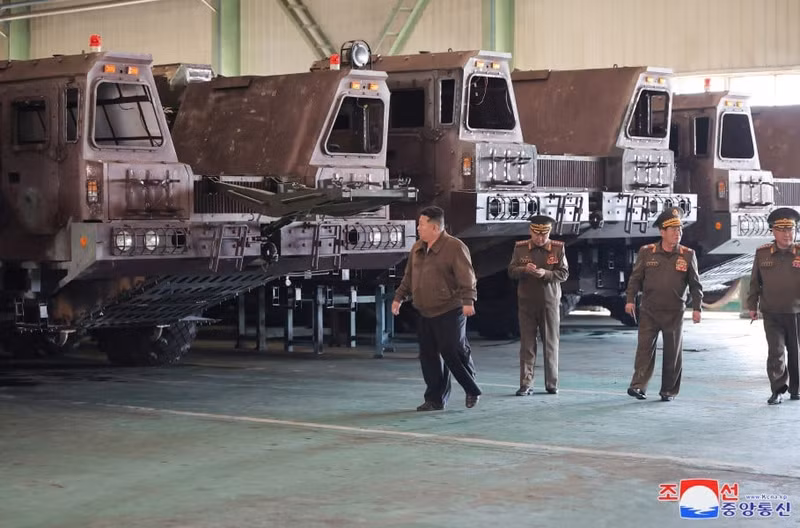 Chùm ảnh Triều Tiên phóng tên lửa đạn đạo với hệ thống dẫn đường mới 