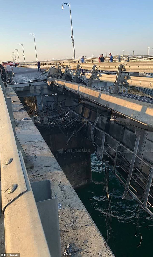 Chùm ảnh hiện trường cầu Crimea sau vụ tấn công mới 