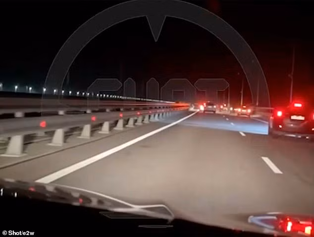 Chùm ảnh hiện trường cầu Crimea sau vụ tấn công mới 