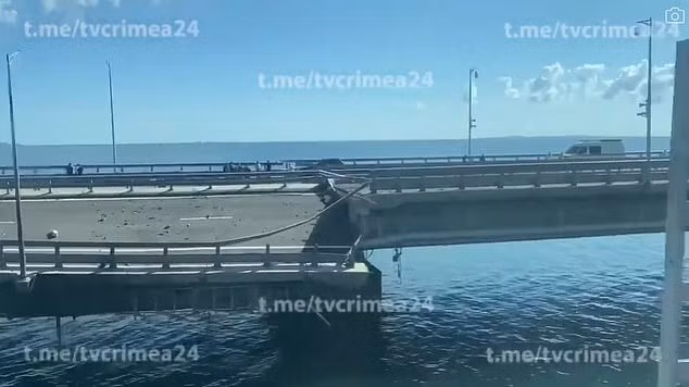 Chùm ảnh hiện trường cầu Crimea sau vụ tấn công mới 