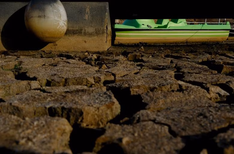 Hình ảnh đất đai nứt toác vì khô hạn ở Tây Ban Nha