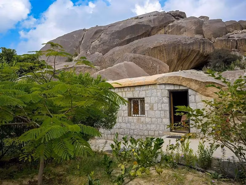 Nằm trên sườn núi Al-Baha phía tây nam Ả Rập Saudi, một mạng lưới các khu nghỉ dưỡng hang động ẩn mình giữa những cảnh quan ngoạn mục. Chùm ảnh khu nghỉ dưỡng sang trọng trong hang động có niên đại 763 triệu năm