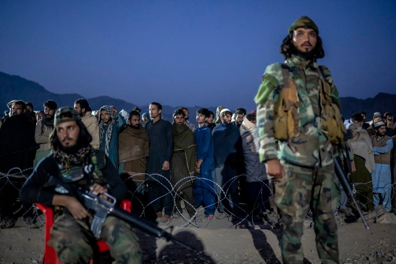 Chùm ảnh người Afghanistan cơ cực khi trốn khỏi Pakistan