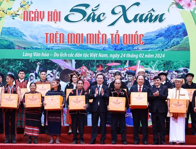 Chủ tịch nước Võ Văn Thưởng dự Ngày hội sắc Xuân trên mọi miền tổ quốc