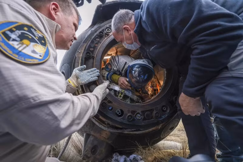 Các phi hành gia trở về sau số ngày kỷ lục ở Trạm Vũ trụ quốc tế ISS