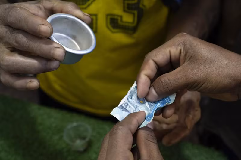 Công việc chui xuống địa ngục ở các mỏ vàng Venezuela