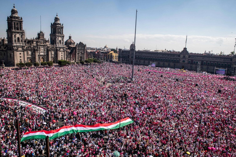 Biển người xuống đường ở Mexico 