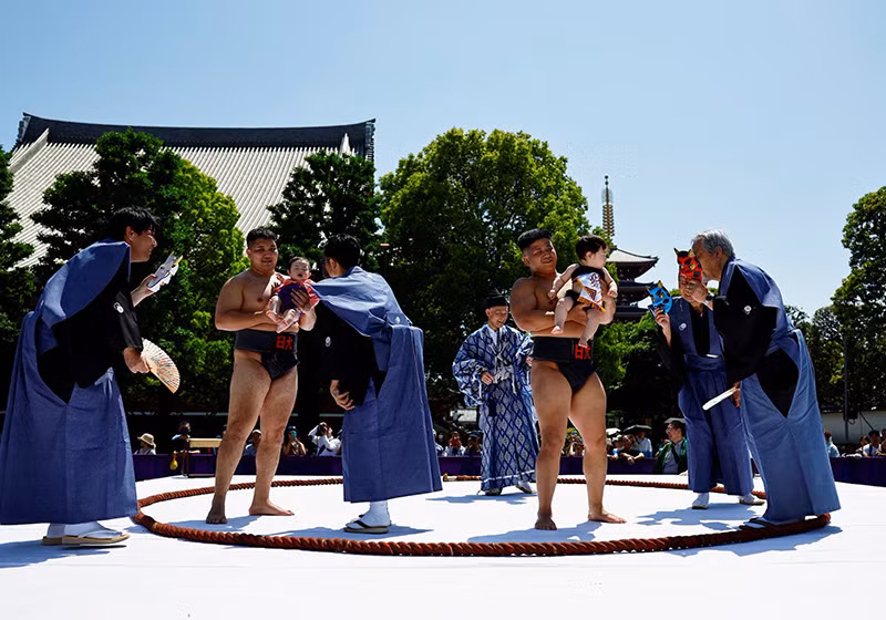 Chùm ảnh 100 em bé khóc òa trong lễ hội sumo