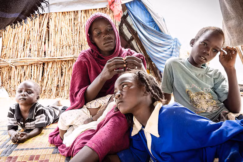 Chùm ảnh phụ nữ Sudan hết hy vọng trong trại tị nạn ở Chad 