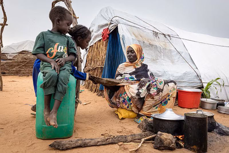 Chùm ảnh phụ nữ Sudan hết hy vọng trong trại tị nạn ở Chad 