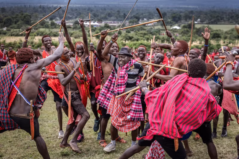 Chùm ảnh lễ trở thành đàn ông rực rỡ của thanh niên Maasai