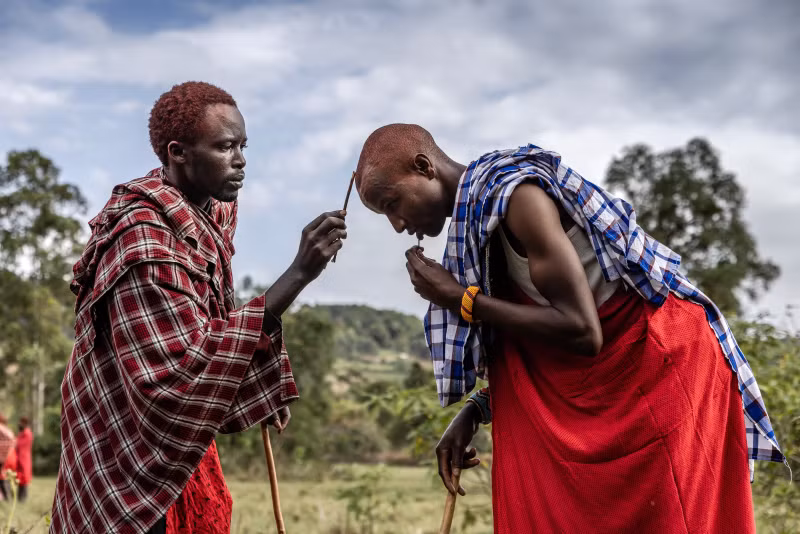 Chùm ảnh lễ trở thành đàn ông rực rỡ của thanh niên Maasai