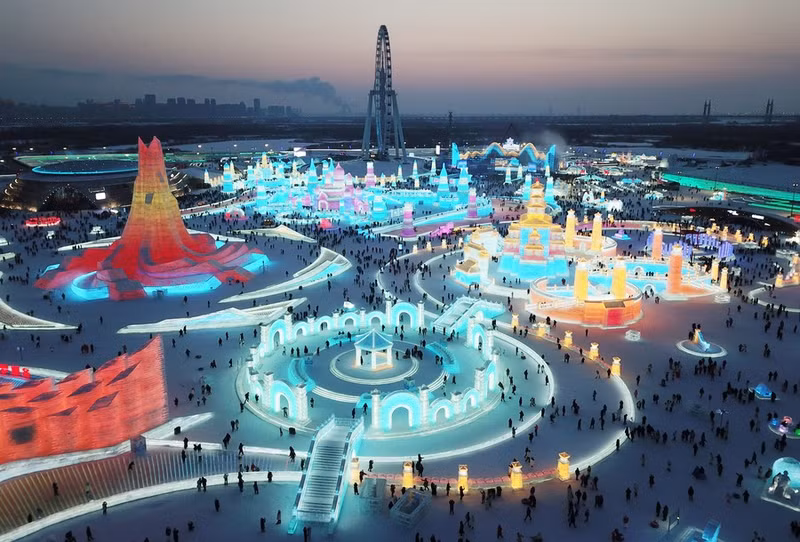 Chùm ảnh hàng ngàn người chịu lạnh âm 20 độ trong Thế giới băng tuyết