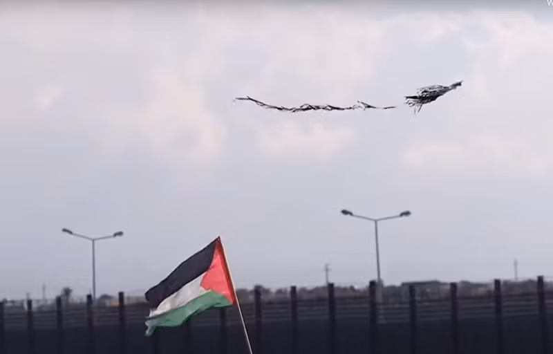 Hình ảnh những cánh diều trên bầu trời Gaza 