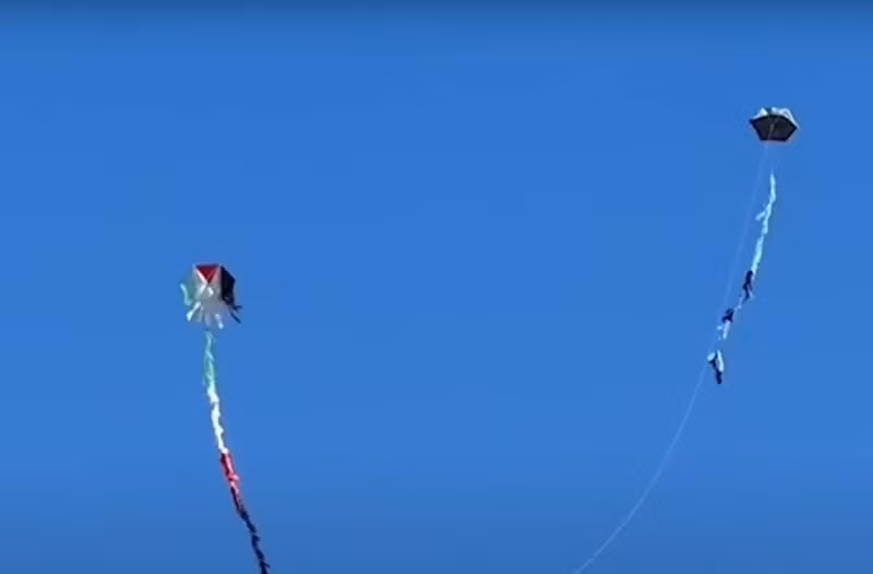 Hình ảnh những cánh diều trên bầu trời Gaza 