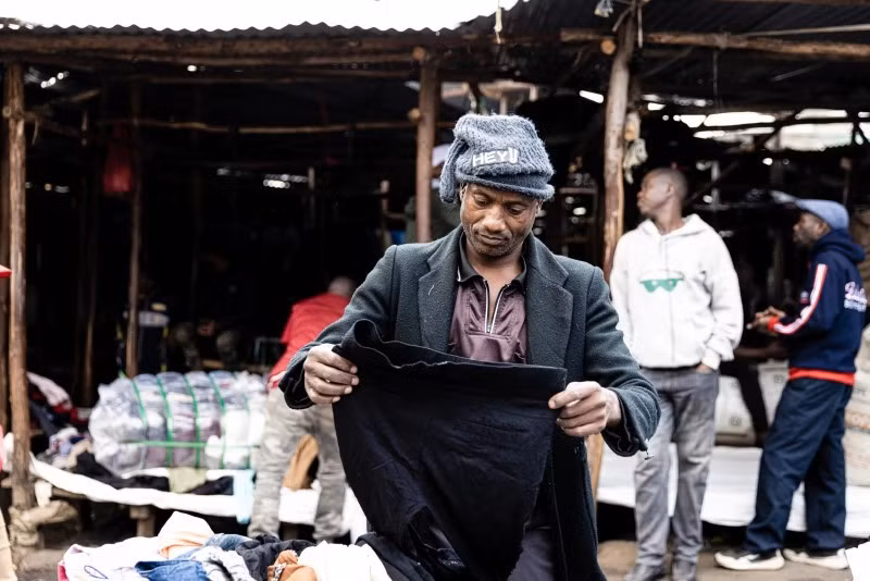 Chùm ảnh chợ quần áo cũ khổng lồ ở Kenya 