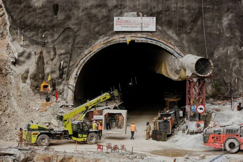 Hình ảnh giải cứu 41 công nhân mắc kẹt 17 ngày trong đường hầm ở dãy Himalaya