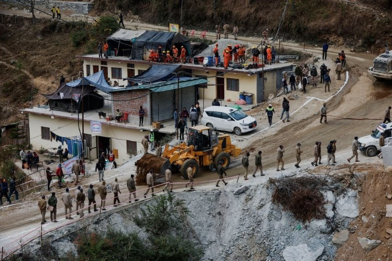 Hình ảnh giải cứu 41 công nhân mắc kẹt 17 ngày trong đường hầm ở dãy Himalaya