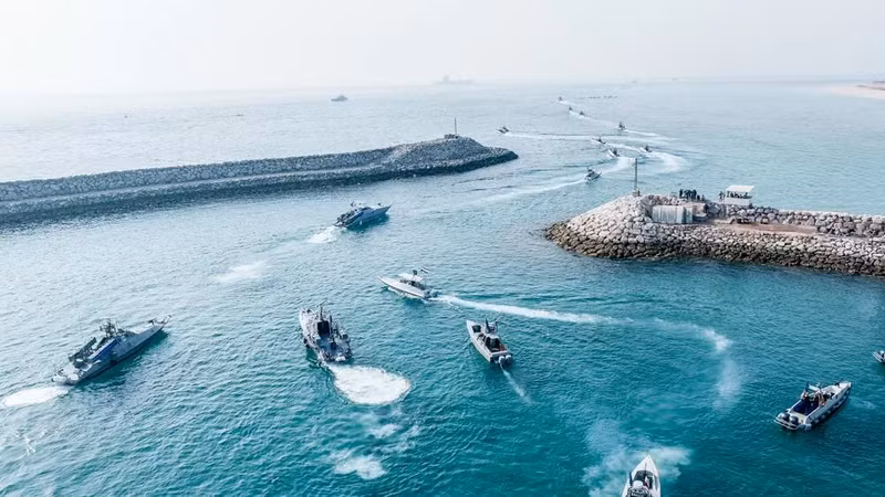 Chùm ảnh Iran bất ngờ tập trận ở Vịnh Ba Tư 