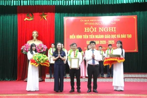 Thầy Phan Anh Tú được vinh danh điển hình tiên tiến ngành Giáo dục và Đào tạo Hà Tĩnh giai đoạn 2020-2025.