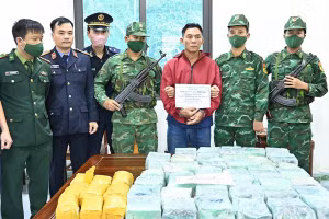 Nguyễn Văn Trung bị bắt giữ cùng tang vật.