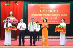 Giáo viên Trường THPT Vũ Quang được vinh danh tại Hội nghị điển hình tiên tiến ngành Giáo dục Hà Tĩnh giai đoạn 2020 -2025.