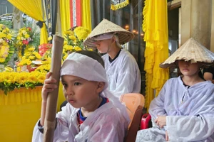 Trong 2 năm, 3 đứa trẻ lần lượt mất cả bố lẫn mẹ.
