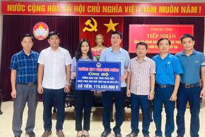 Trường THPT Phan Đình Phùng ủng hộ đồng bào các tỉnh phía Bắc khắc phục hậu quả bão lũ.