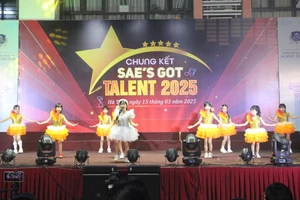 Bùng nổ đêm chung kết SAE’s Got Talent năm thứ 3. Tiết mục "Vui đến trường" do Nguyễn Phạm Ngọc Hà cùng tốp múa biểu diễn. 