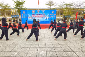 Môn võ Nhất Nam được đông đảo các đoàn viên thanh niên nhà trường hưởng ứng.
