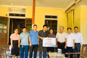 Ông bà nội của Hải Đăng xúc động gửi lời cảm ơn Báo GD&TĐ đã kết nối các tấm lòng hảo tâm.