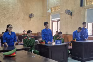 Các bị cáo tại phiên xét xử.