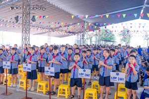 Gần 2.200 học sinh Trường Albert Einstein hứng khởi trong buổi Lễ khai giảng.