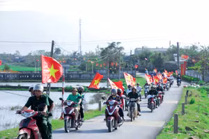 Công tác tuyên truyền ngày bầu cử được triển khai từng đường làng, ngõ xóm ở Hà Tĩnh.