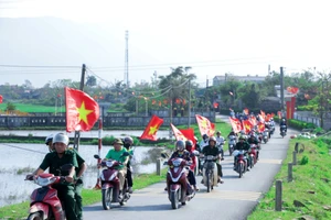 Công tác tuyên truyền ngày bầu cử được triển khai từng đường làng, ngõ xóm ở Hà Tĩnh.