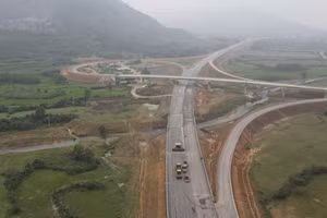 Nút giao QL 12C khớp nối với dự án Hàm Nghi - Vũng Áng tại địa bàn xã Kỳ Tân, huyện Kỳ Anh. 