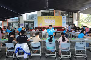 Hàng trăm học sinh ở Hà Tĩnh tham dự Ngày hội Toán học Mở.